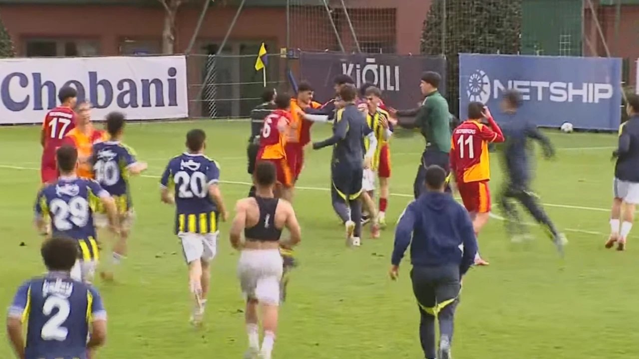 U-19 Fenerbahçe ile U-19 Galatasaray maçında kavga çıktı