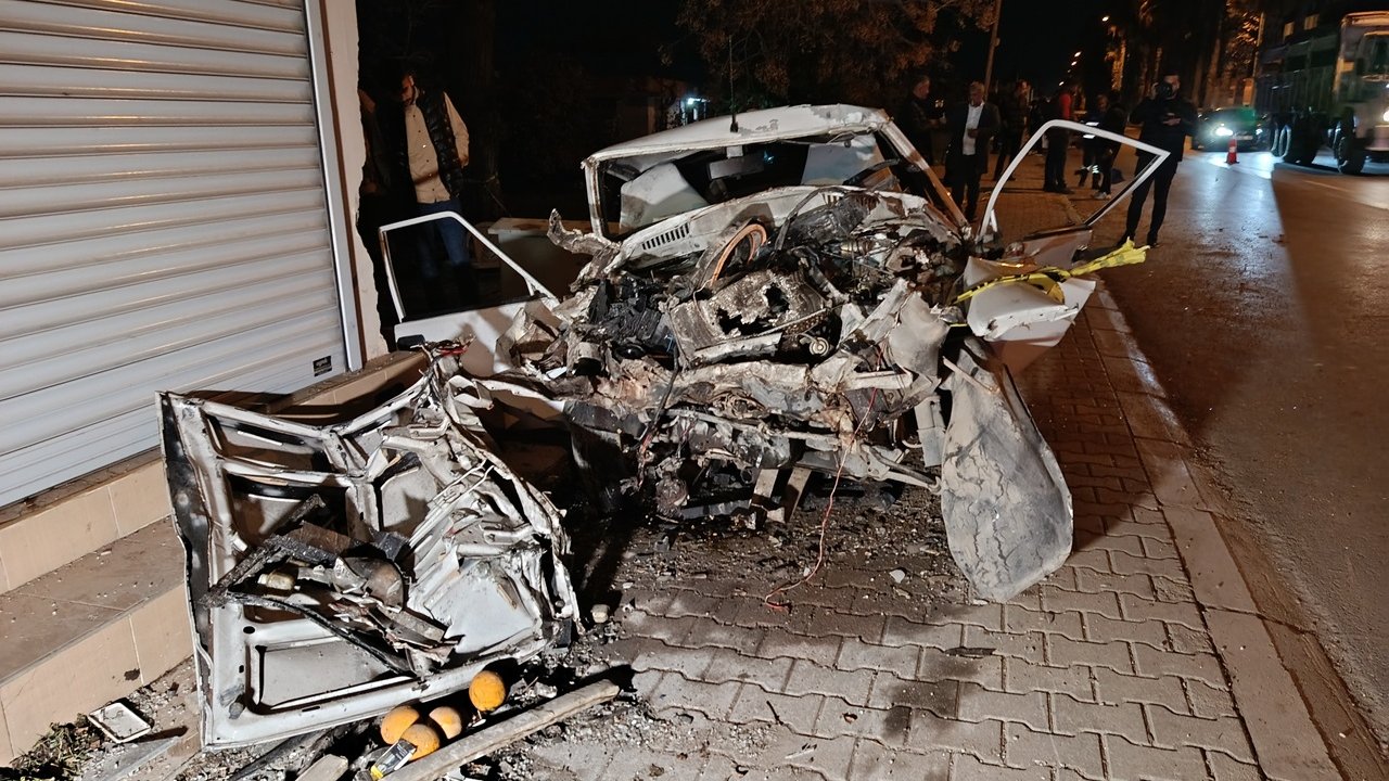 Sürücü 14 yaşında! Konteynere, kamyonete ve evin duvarına çarptı: 1 ölü, 1 yaralı
