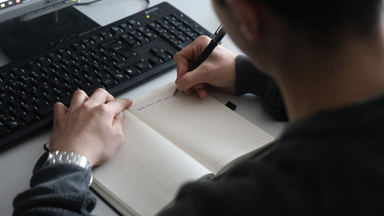 Çocuklar neden artık yazı yazamıyor? Uzmanından çarpıcı açıklamalar