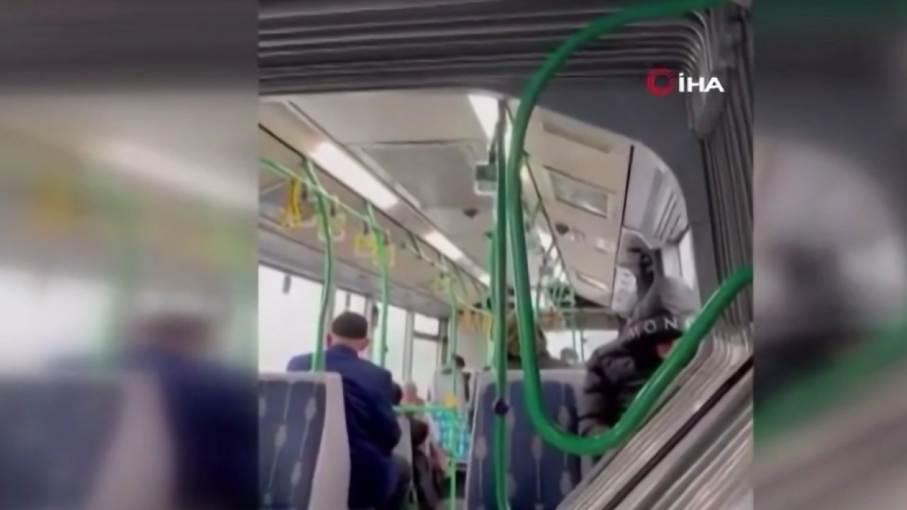 Otobüste ilginç anlar! Tavandan yağmur yağdı, şemsiyesini açtı