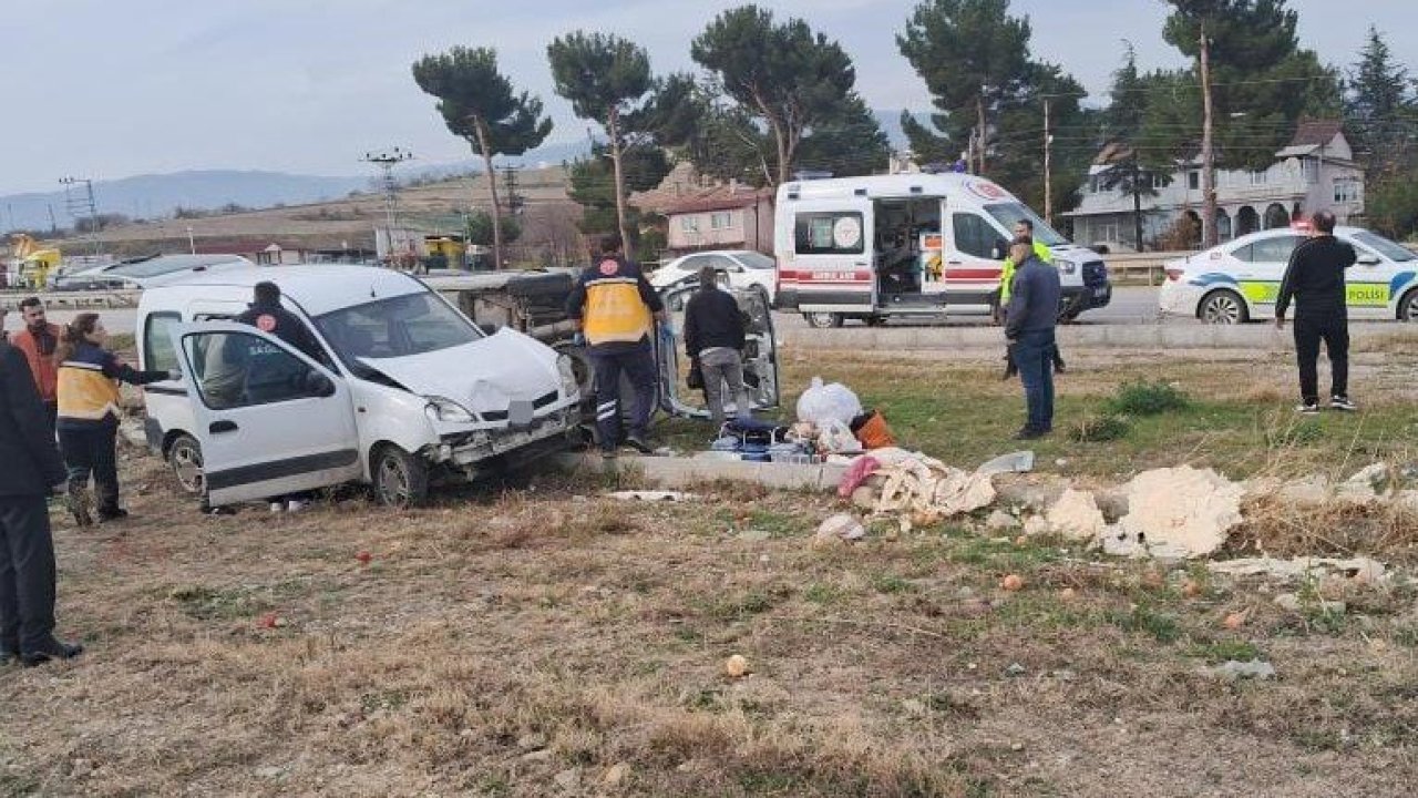 Amasya'da feci kazada kamyonetler çarpıştı, 4 kişi yaralandı