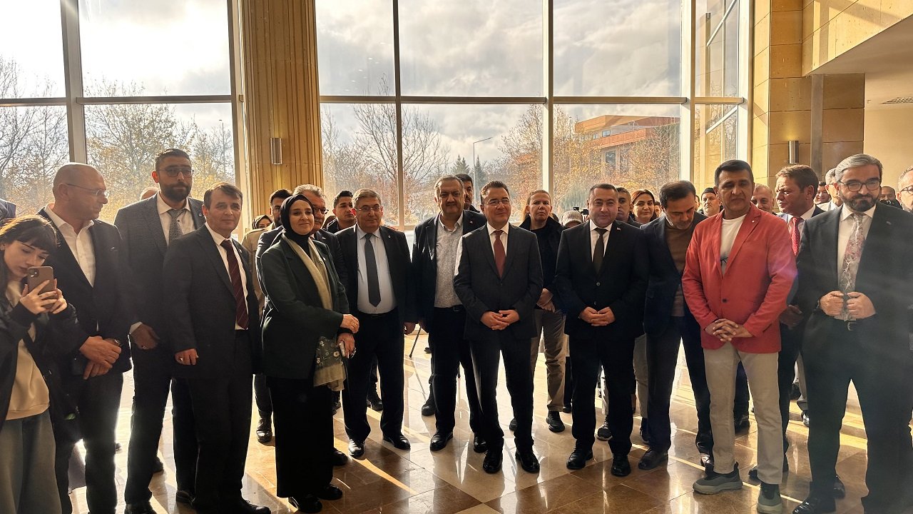 DEVA Partisi Genel Başkanı Babacan, Konya'da sergi açılışına katıldı