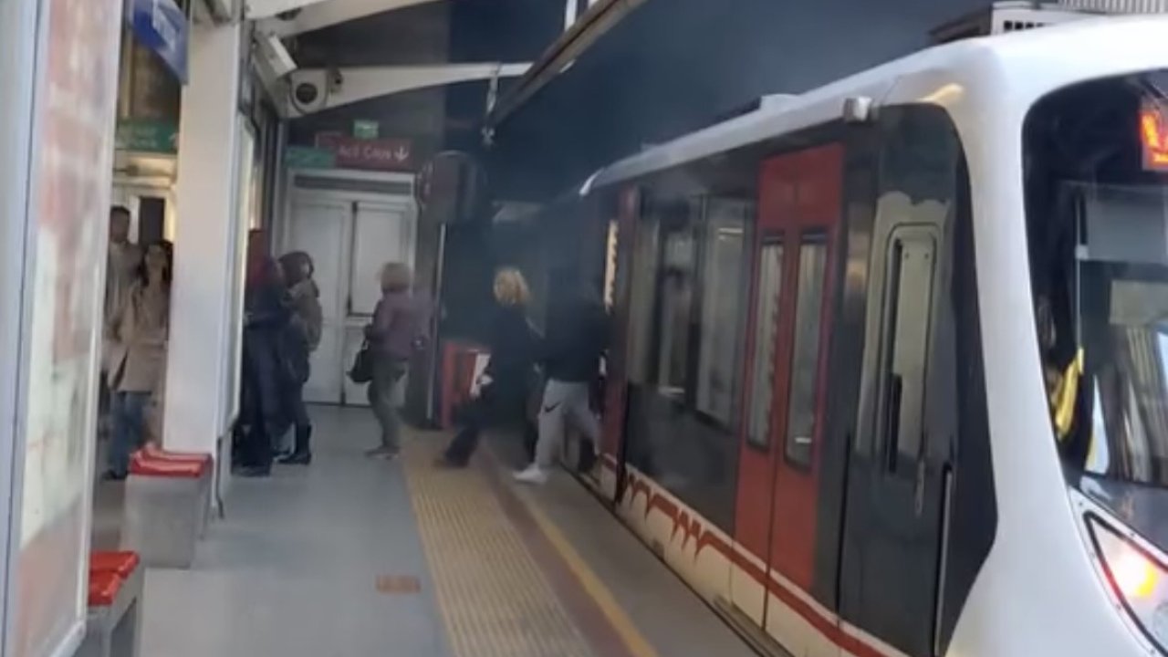 İzmir Bornova’da metro raydan fırladı