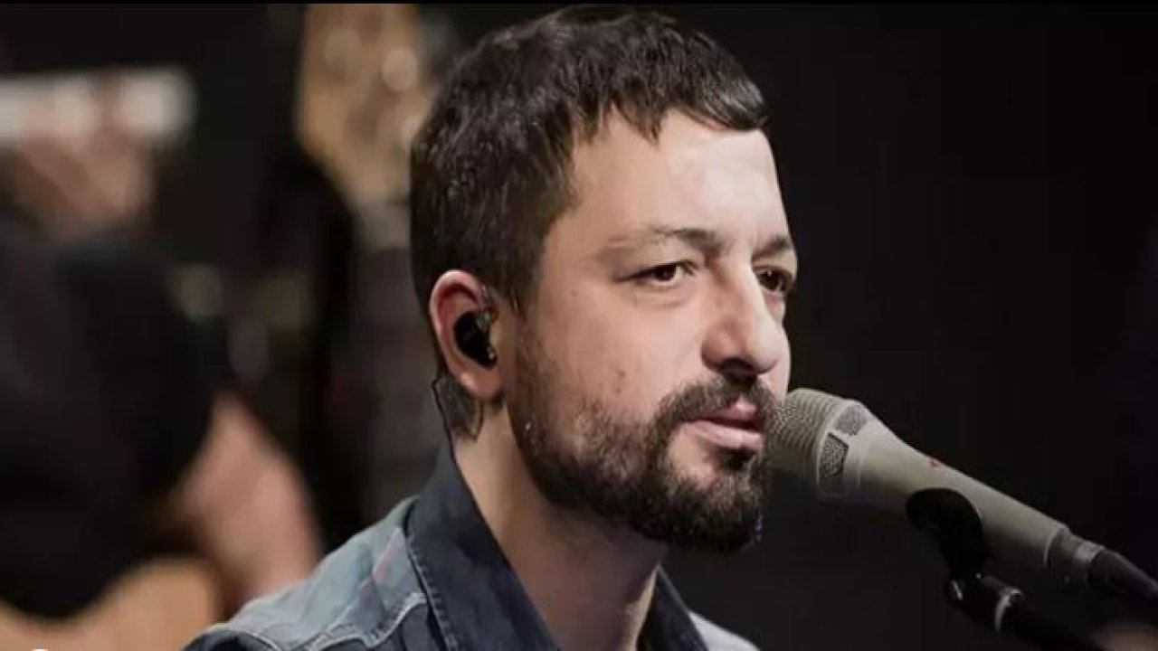 Ünlü şarkıcı Mehmet Erdem'in acı günü! Ayakta durmakta zorlandı