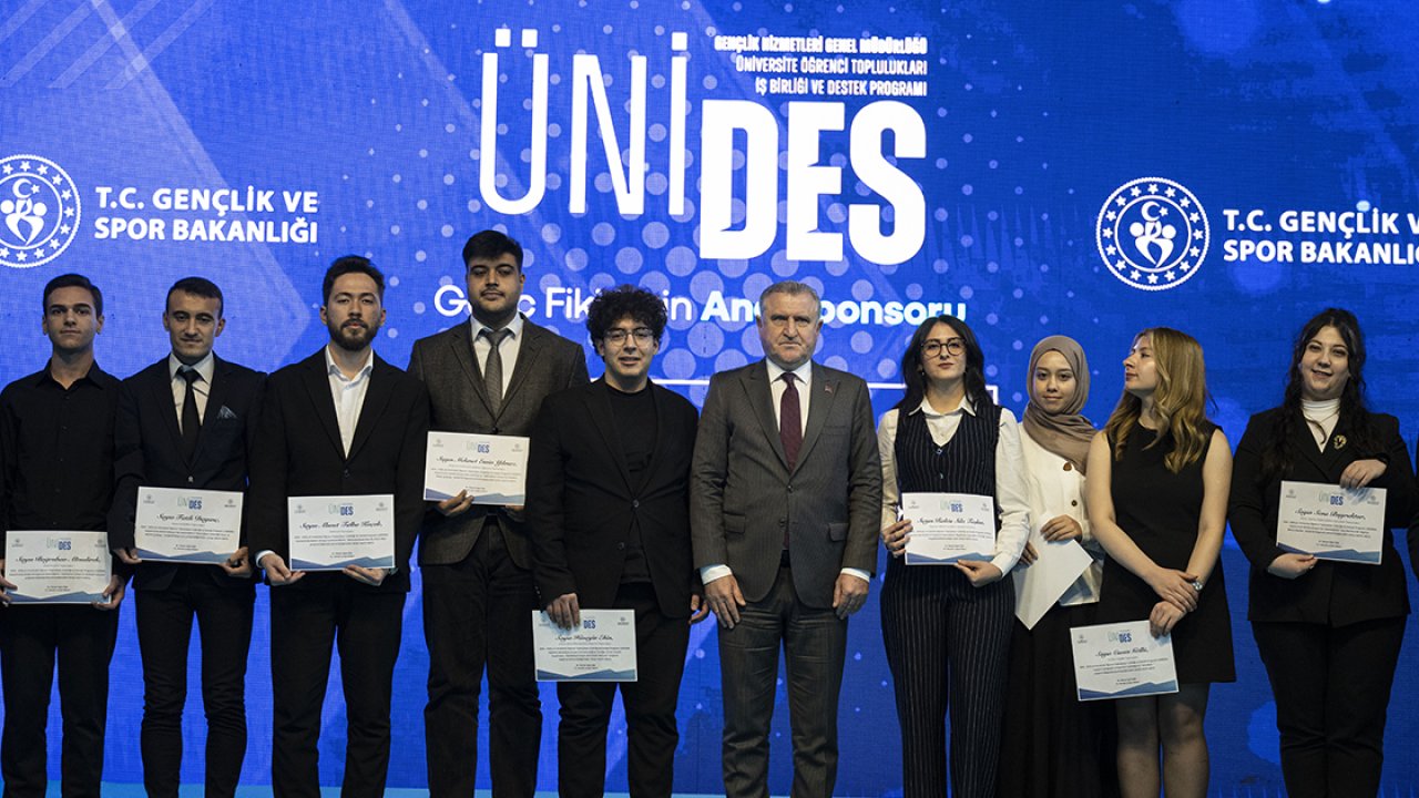 Bakan Bak: Gençlere güveniyoruz