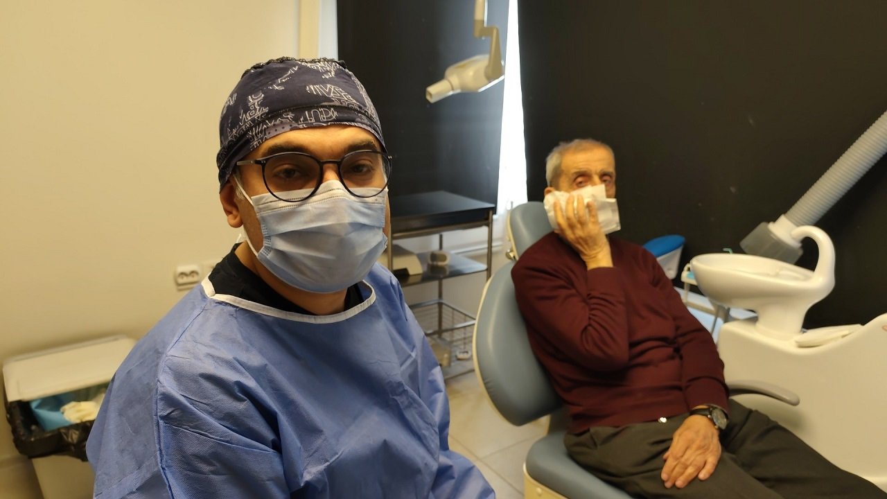 Manisa'da ilginç olay! 83 yaşında 20'lik diş çıkardı