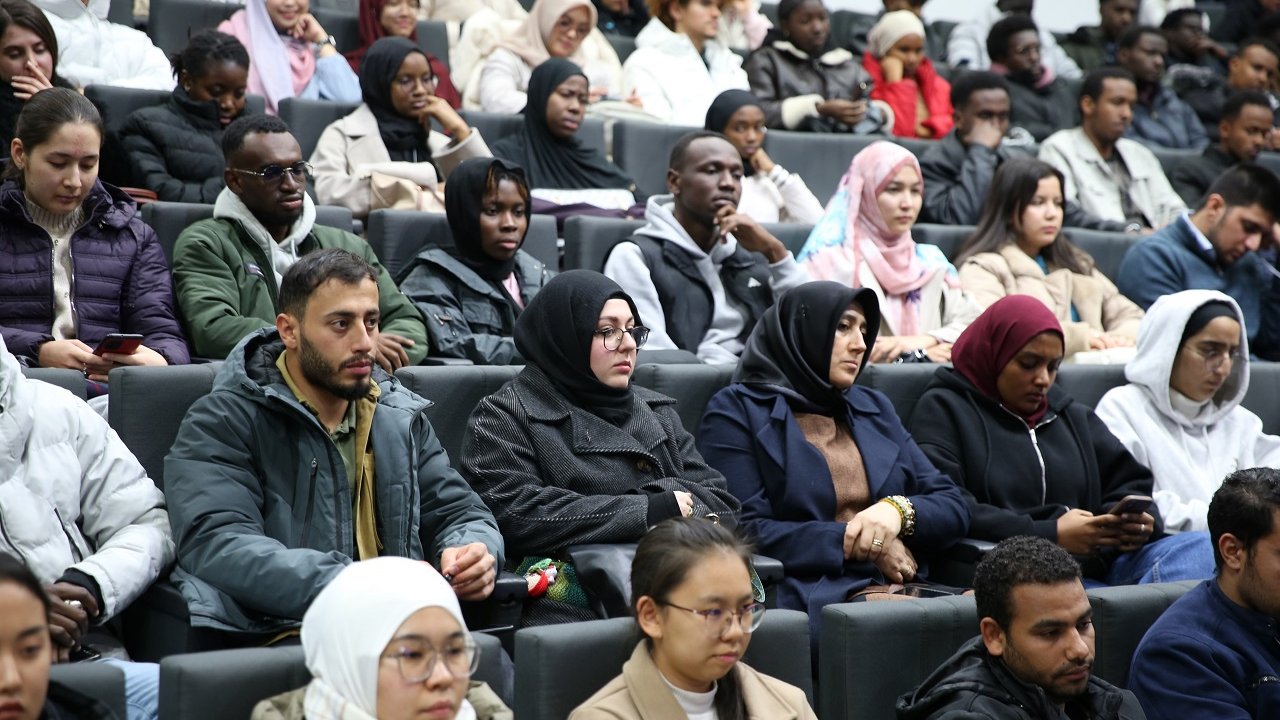 Yabancı üniversite öğrencileri Mevlana'yı Konya'da yakından tanıma imkanı buluyor