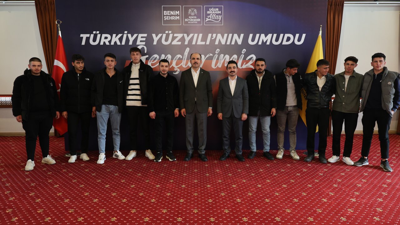 Başkan Altay 15 ilçeden gençlerle buluştu