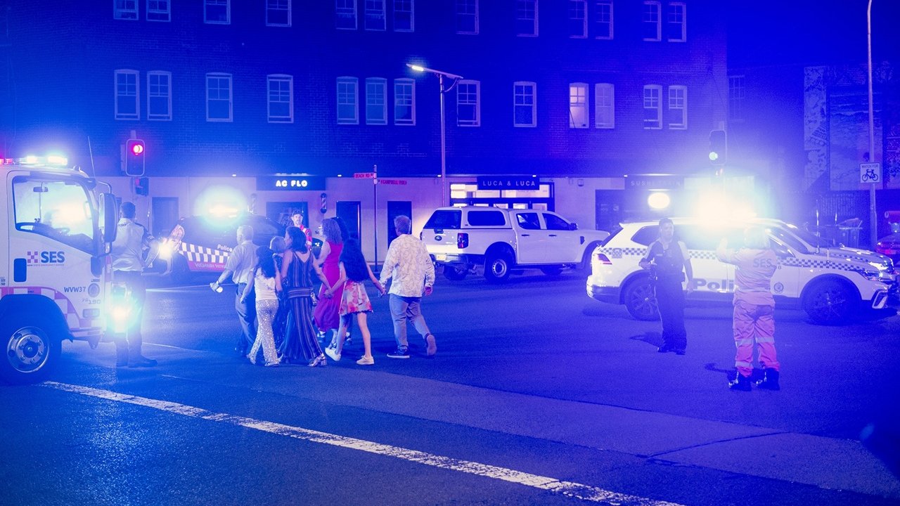 Plajda silahlı saldırı: 11 kişi öldü!