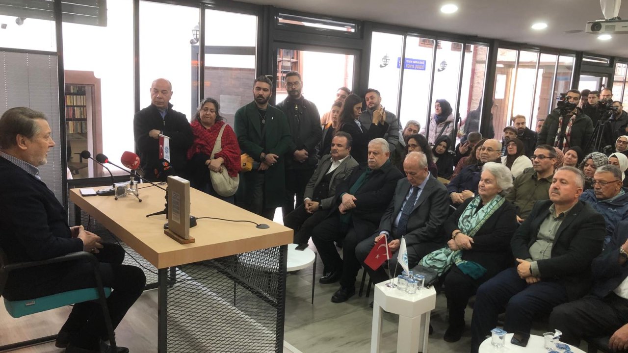 Konyalılar adına Ahmet Özhan’a anlamlı takdim