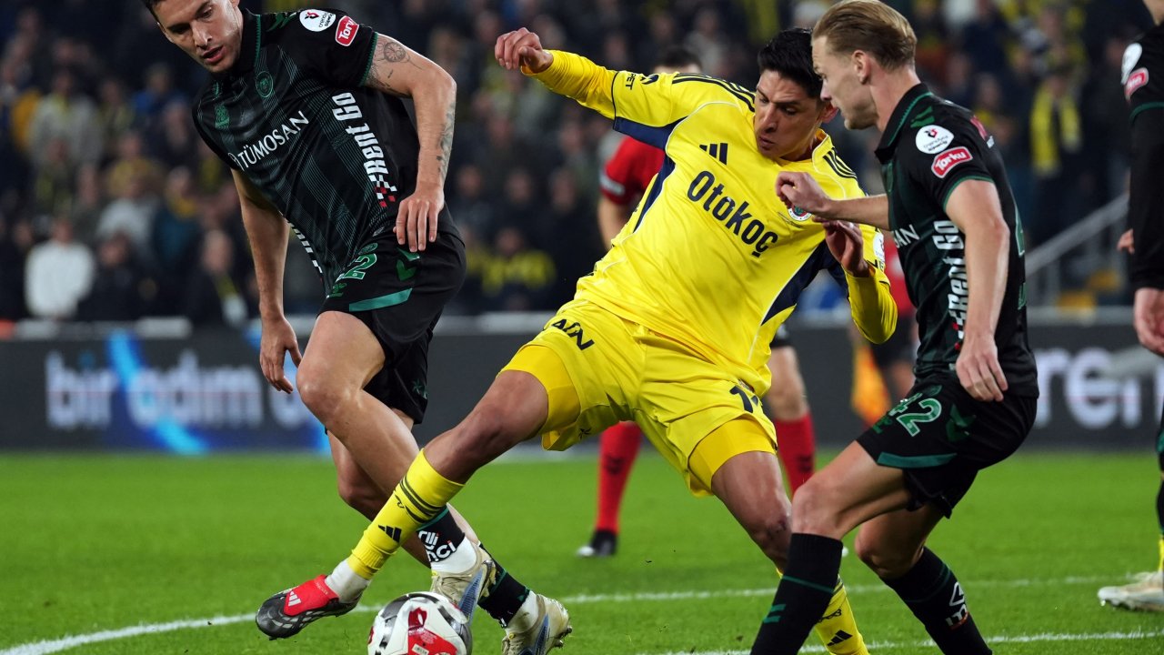 Konyaspor Fenerbahçe karşısında dağıldı (4-0)