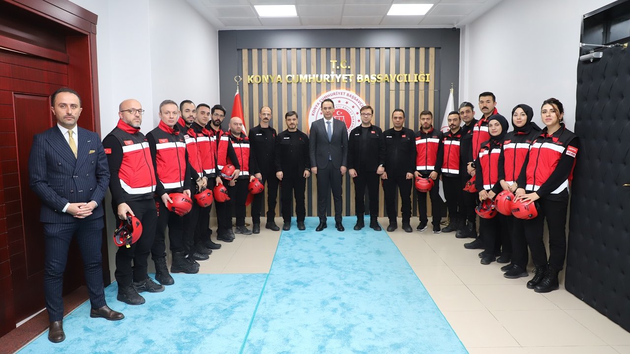 AD-KUR Konya Ekibi'nden Başsavcı Çoban'a Akreditasyon belgesi