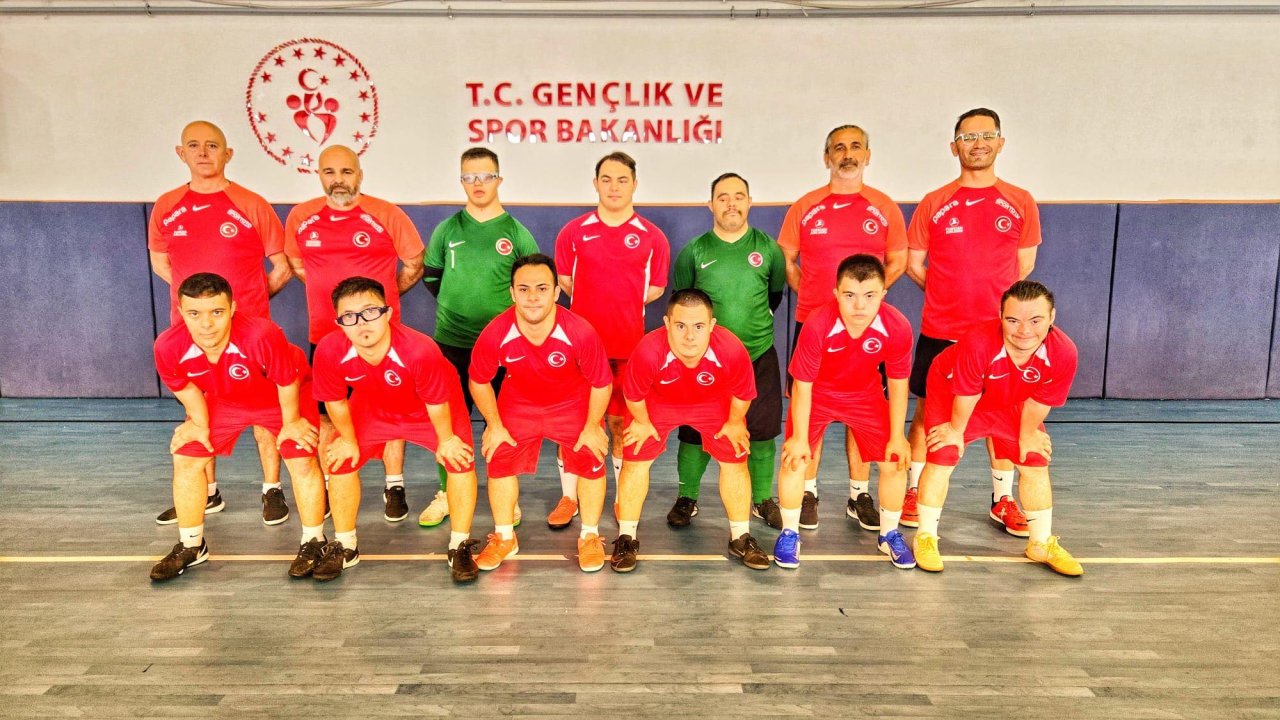 Konya'daki Down sendromlu Harun Efe, yetenekleriyle öğretmenlerinin gururu oldu