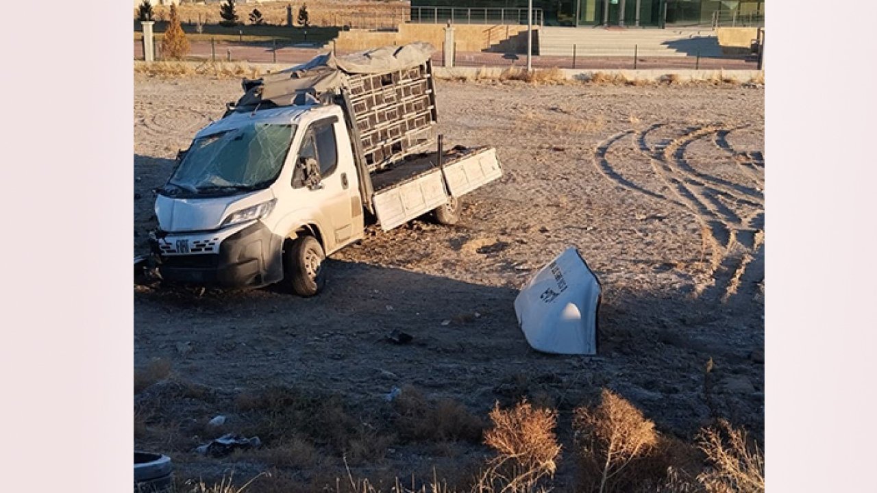Konya'nın ilçesinde kamyonet devrildi, sürücü yaralandı