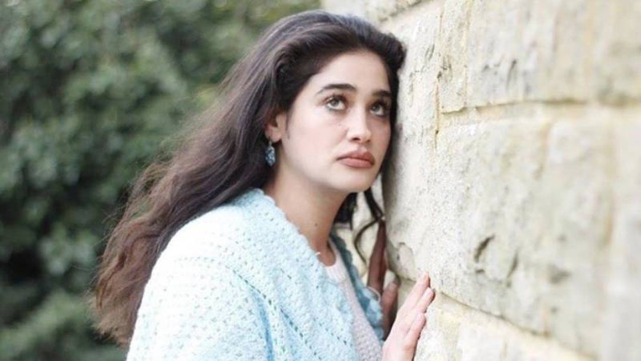 Sansasyonel kraliçesi Meltem Miraloğlu şaşırtmadı! Bu seferde papazla evlendi