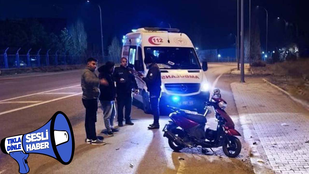 Konya'da motosiklet  levhaya çarptı: 2 yaralı