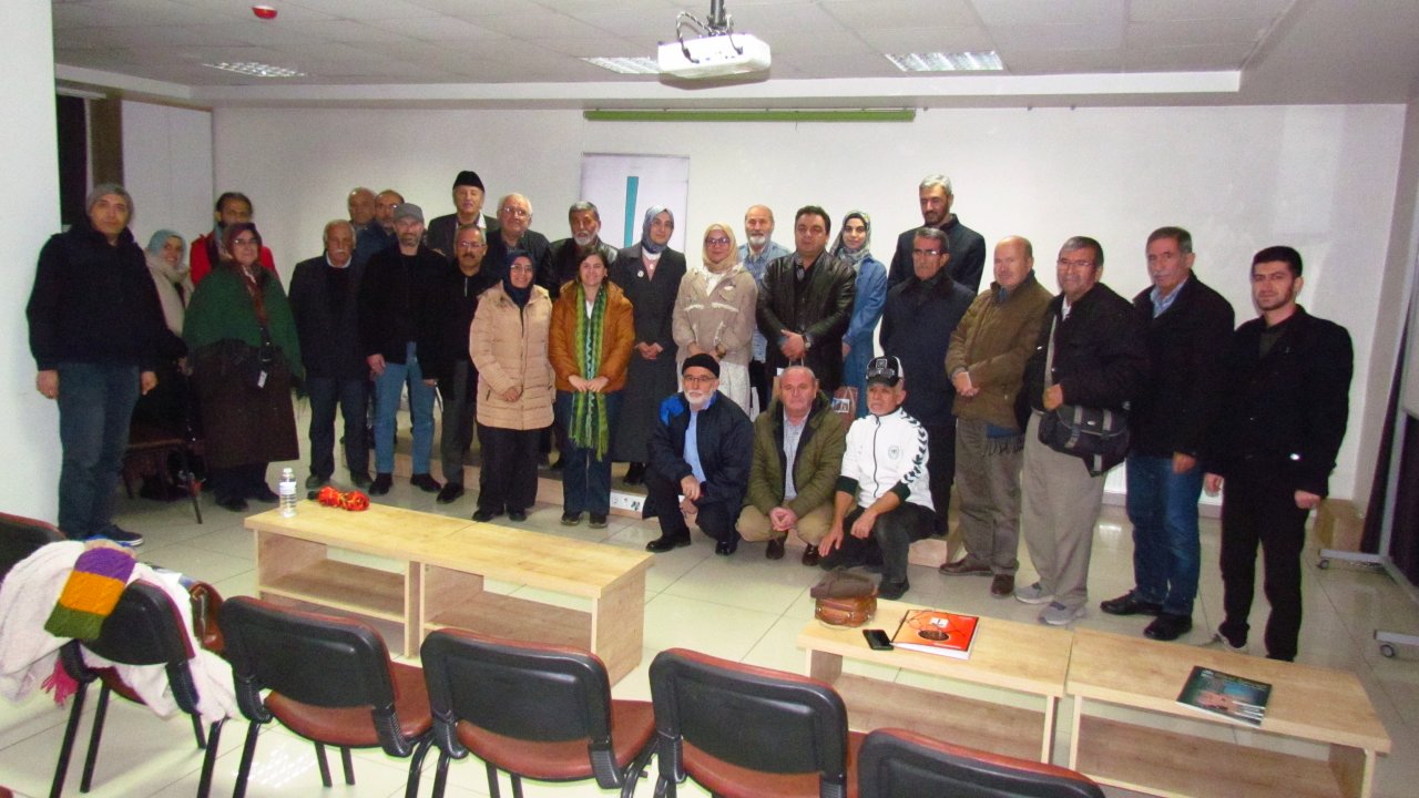 Konya'daki Ocak'ta yazarlar, yapay yazarları konuştu