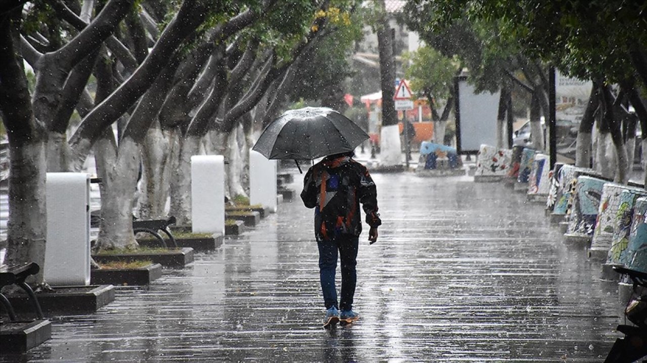 Meteorolojiden Türkiye'nin bazı bölgeleri için kuvvetli yağış ile fırtına uyarısı