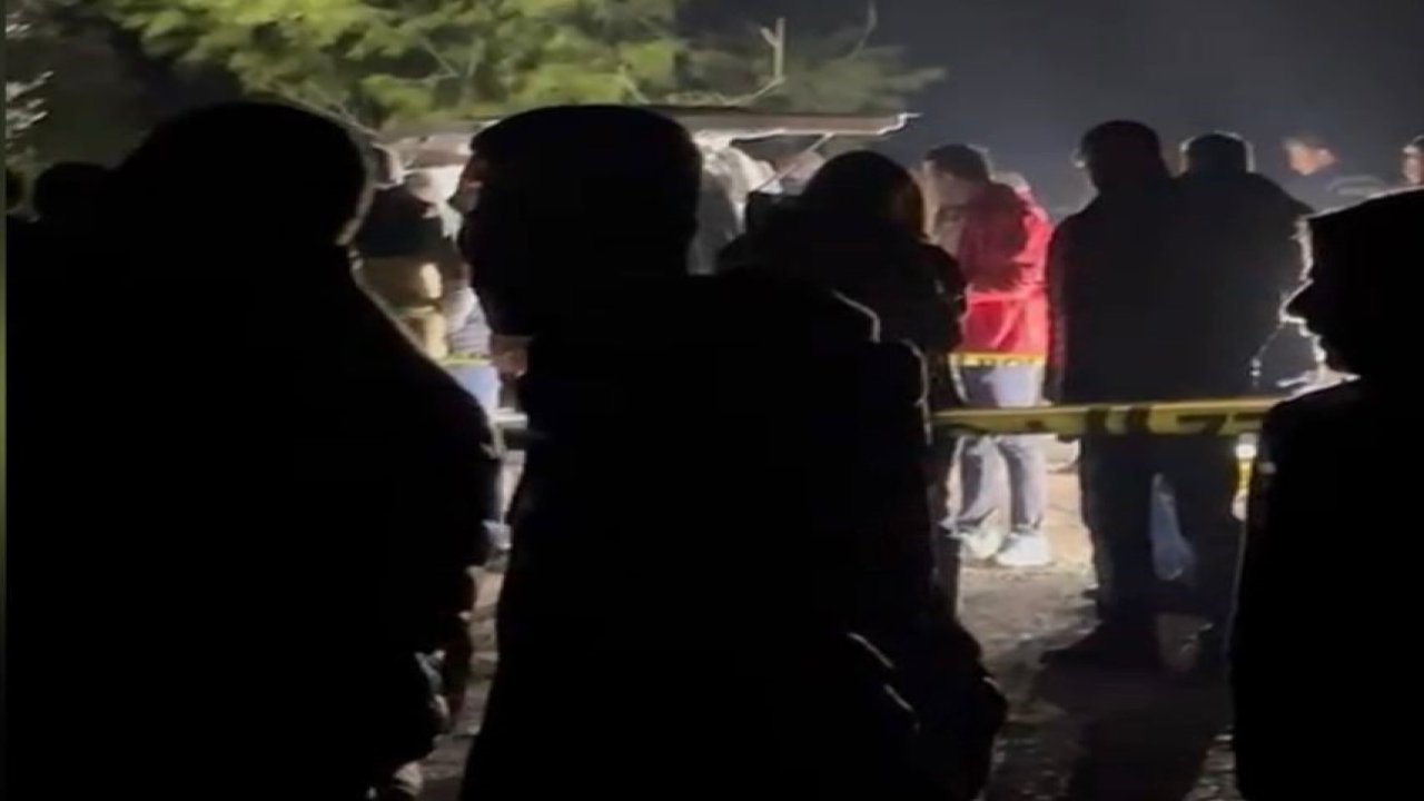 Mezarlıkta araçta iki genç ölü bulundu