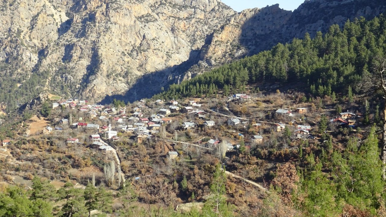 Bu köyde güneş öğleyin doğuyor, 3 saat sonra batıyor! Karaman'da kutupları aratmayan yer