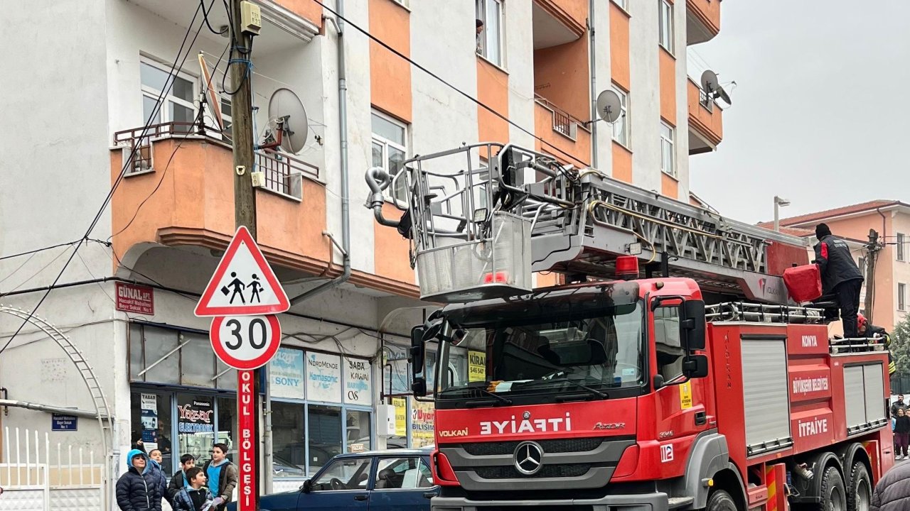 Konya'da direkten inemedi, itfaiye imdadına yetişti
