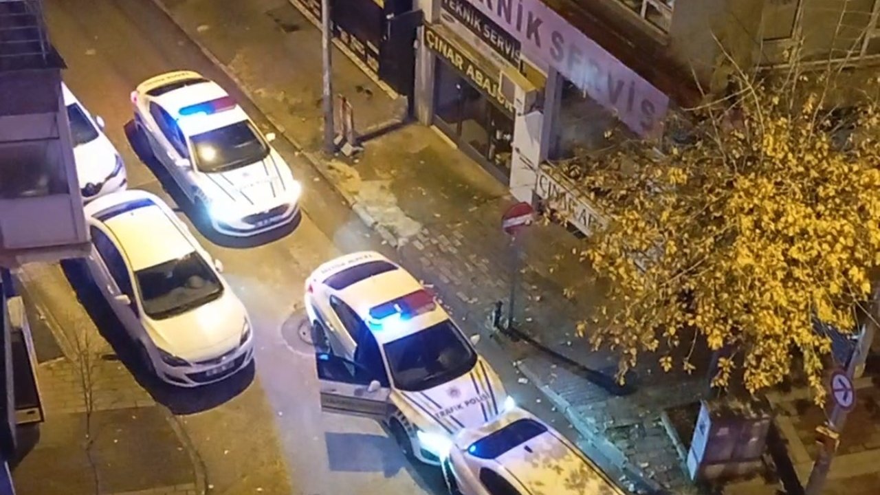 Alkollü sürücü önce araçla sonra koşarak kaçtı: Polis havaya defalarca ateş açtı, yine durmadı