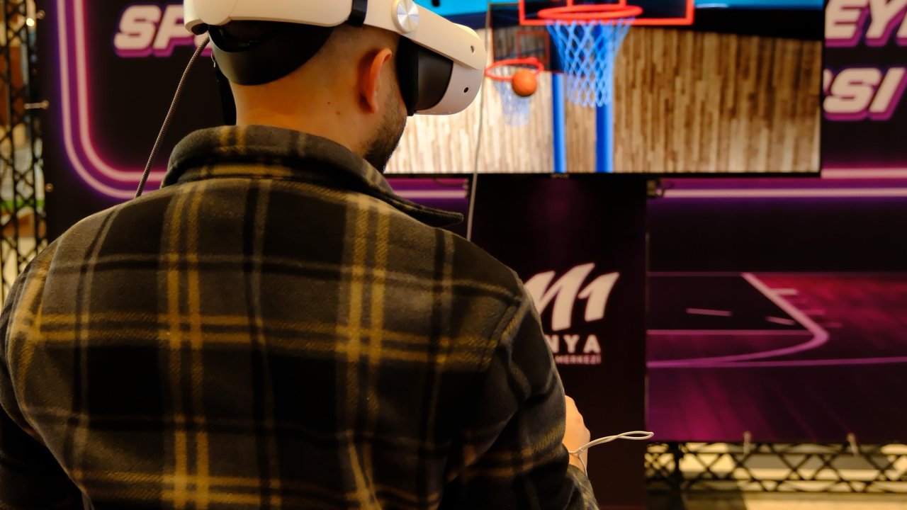 VR Basketbol Heyecanı M1 Konya AVM’de yoğun ilgi gördü