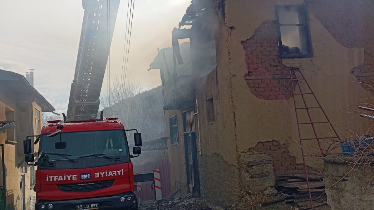Akşehir'de çıkan yangın korkuttu