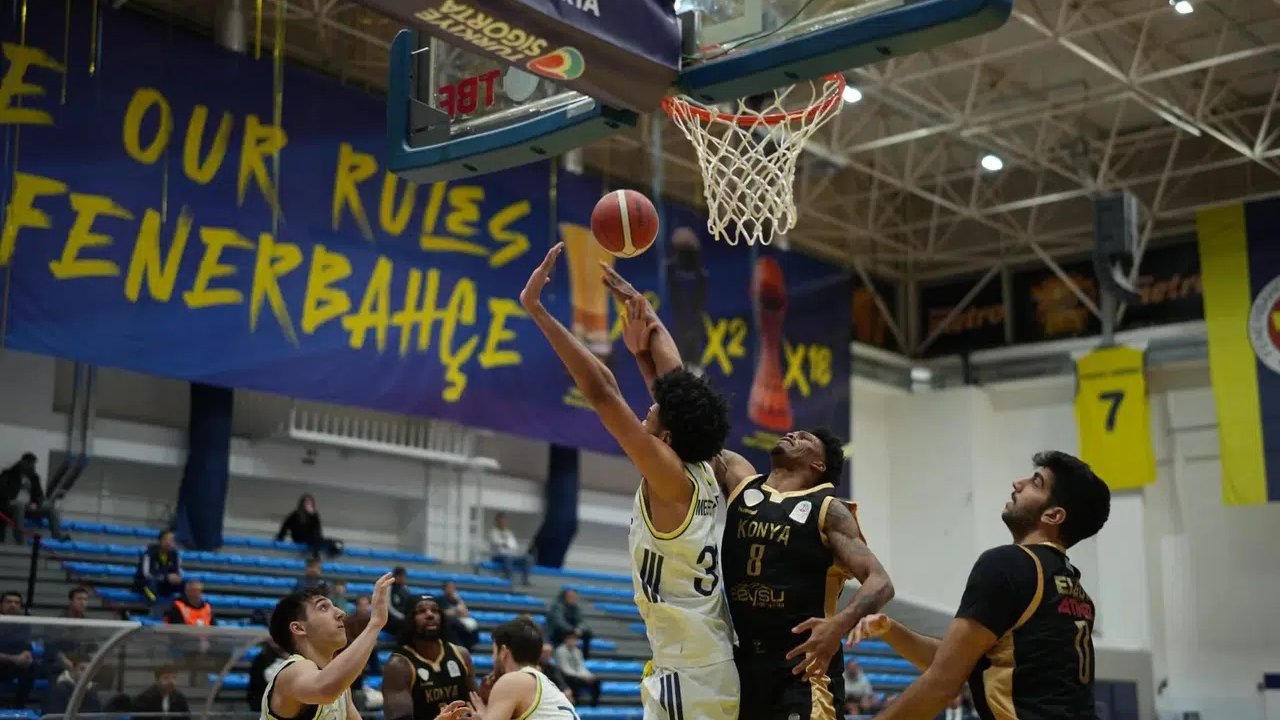 Konya Büyüşehir Belediyespor Fenerbahçe'yi devirdi