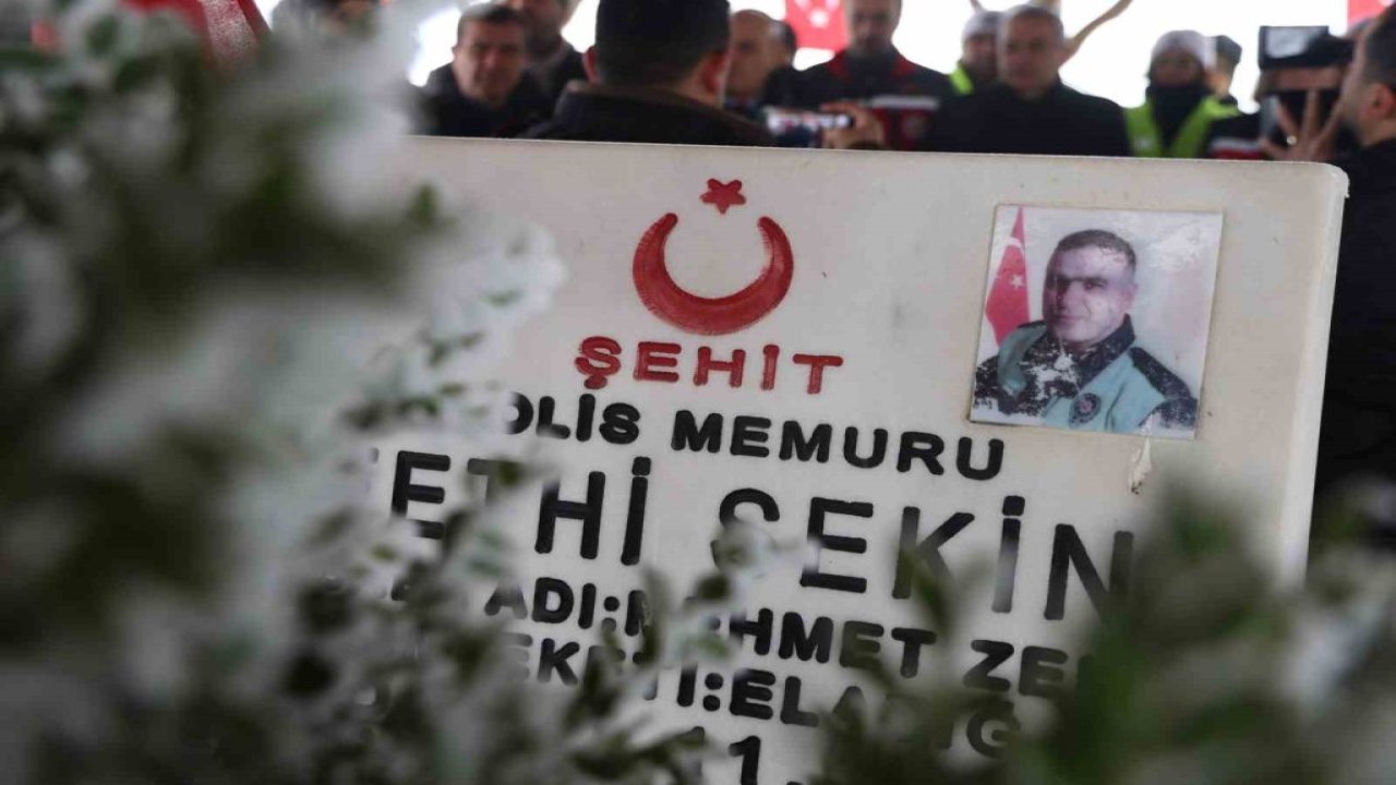 Üzerinden tam 9 yıl geçti! Şehit Fethi Sekin kabri başında anıldı