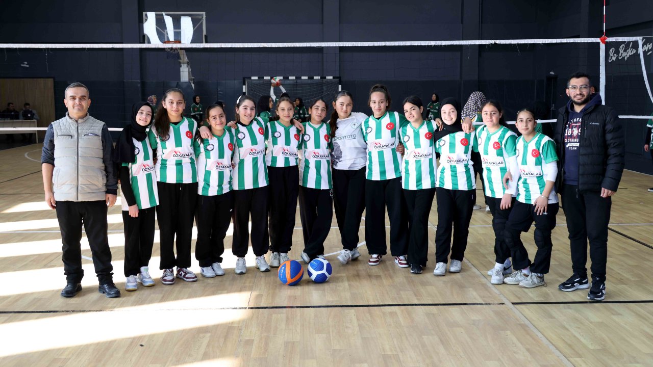 Karatay'da voleybol heyecanı