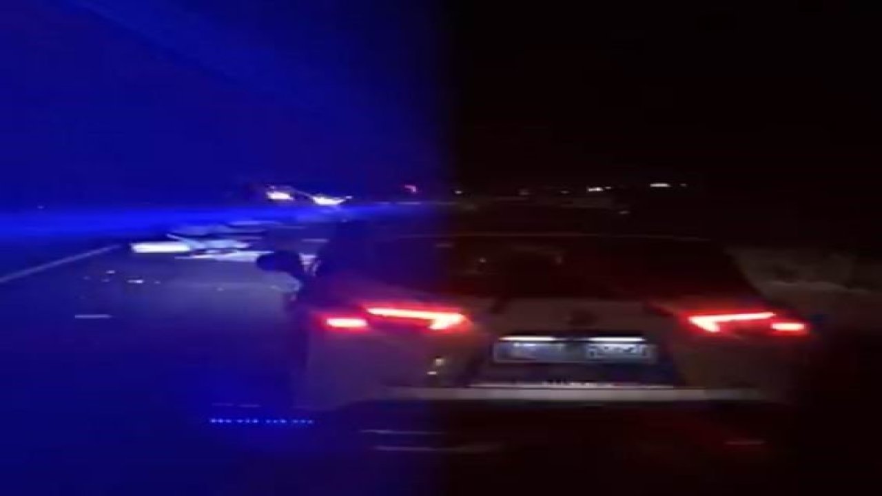 Karapınar'da TIR'dan yükler saçıldı, yol kapandı