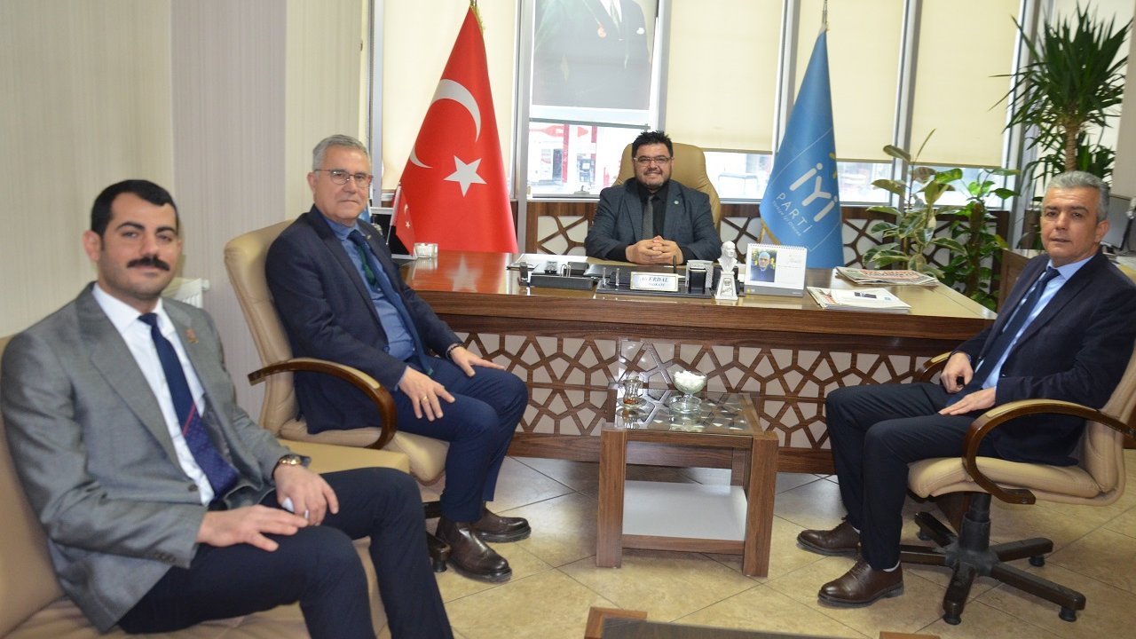 İYİ Parti Konya İl Başkanı Erdal Eğitim-İş'i ziyaret etti