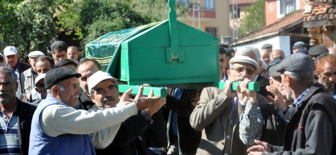 Konya'da Ölen "Poşetli Dede"nin Cenazesi Toprağa Verildi