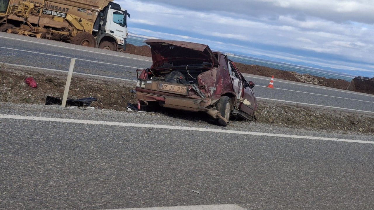 Konya’da otomobil devrildi!