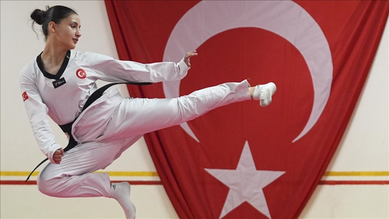 Genç Elif'in gözü yükselerde