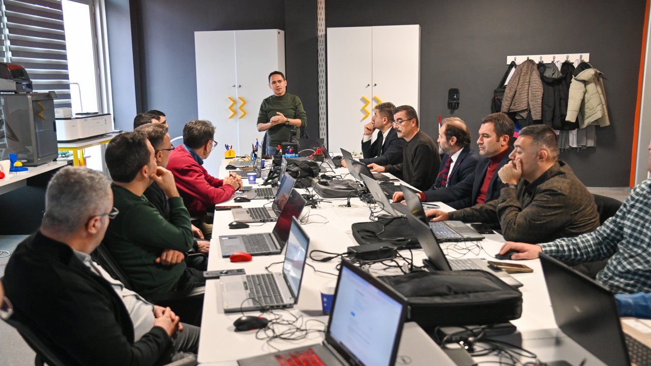 Selçuklu'da öğretmenlerin yapay zeka eğitimi başladı