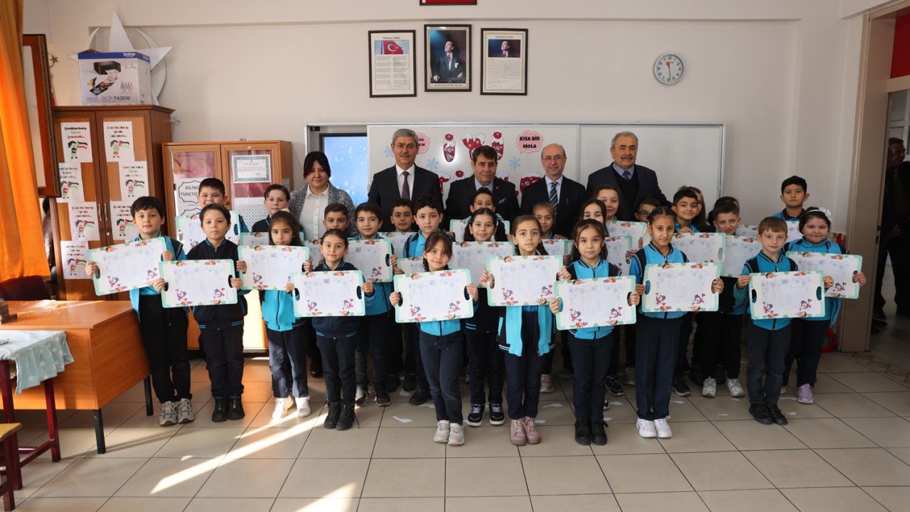 Başkan Pekyatırmacı öğrencilerin karne heyecanını paylaştı