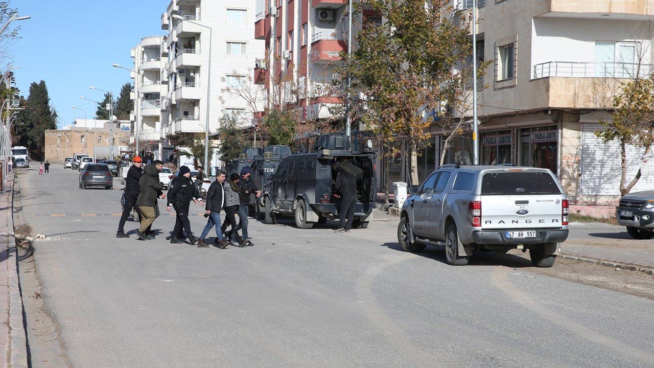 Nusaybin'de sınır hattında izinsiz gösteri yapmak isteyen gruba müdahale edildi