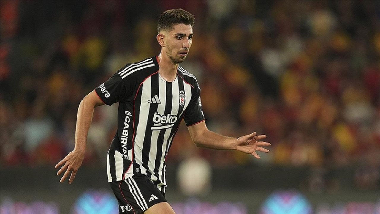 Beşiktaş'ta Demir Ege Tıknaz'ımn ayrılığı resmiyet kazandı