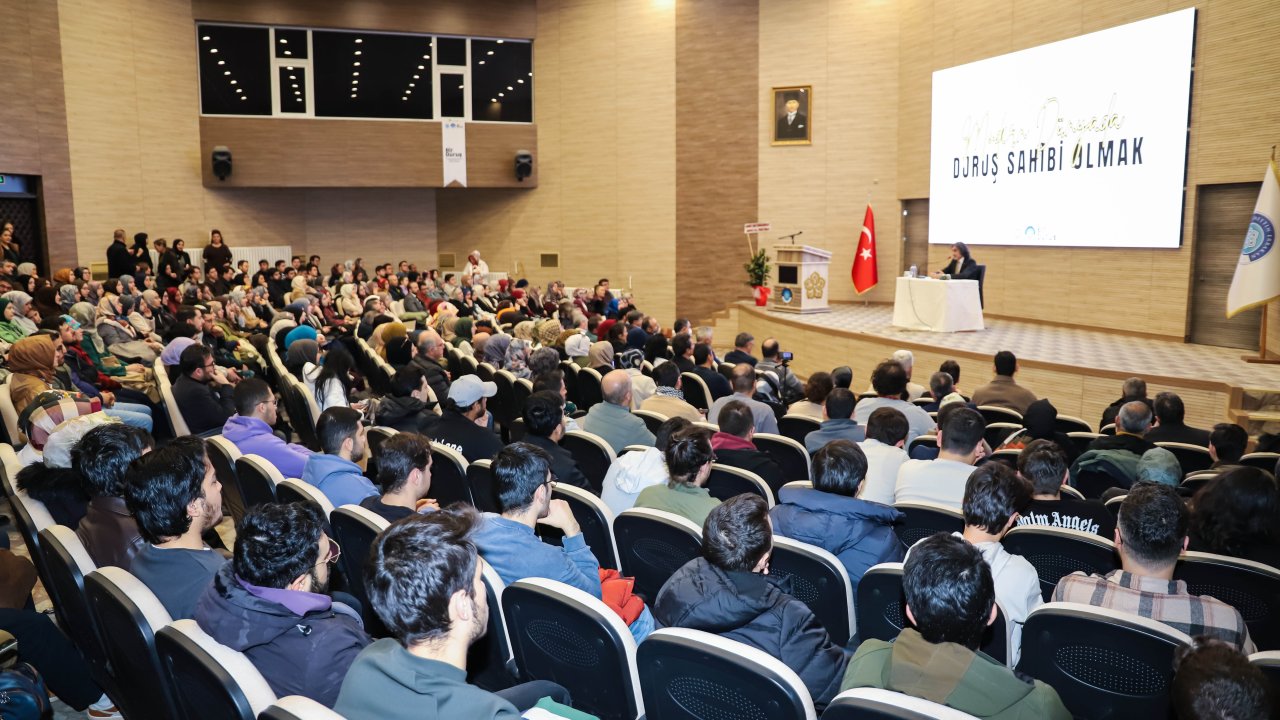 NEÜ’de "Modern Dünyada Duruş Sahibi Olmak" konuşuldu