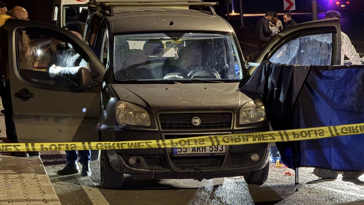 Yasak ilişki yaşadığı adamın boğazını kesti, sırtına satır geçirdi!