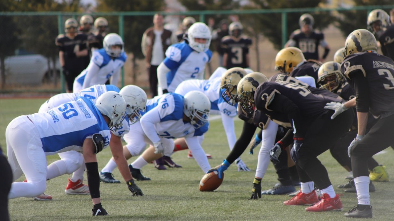 ÜNİLİG Korumalı Futbol Süper Ligi’nde heyecan sürüyor