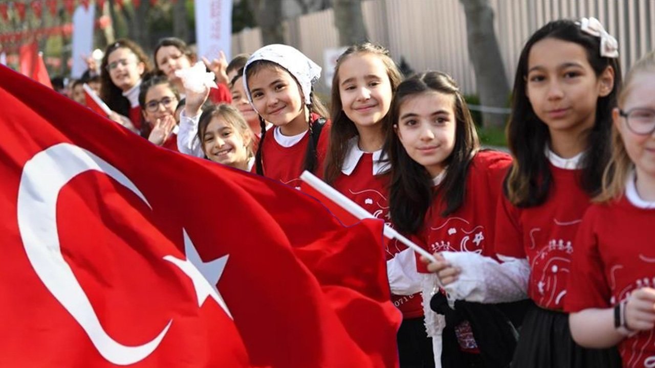 Okullar, bayrak sevgisi temasıyla açıldı