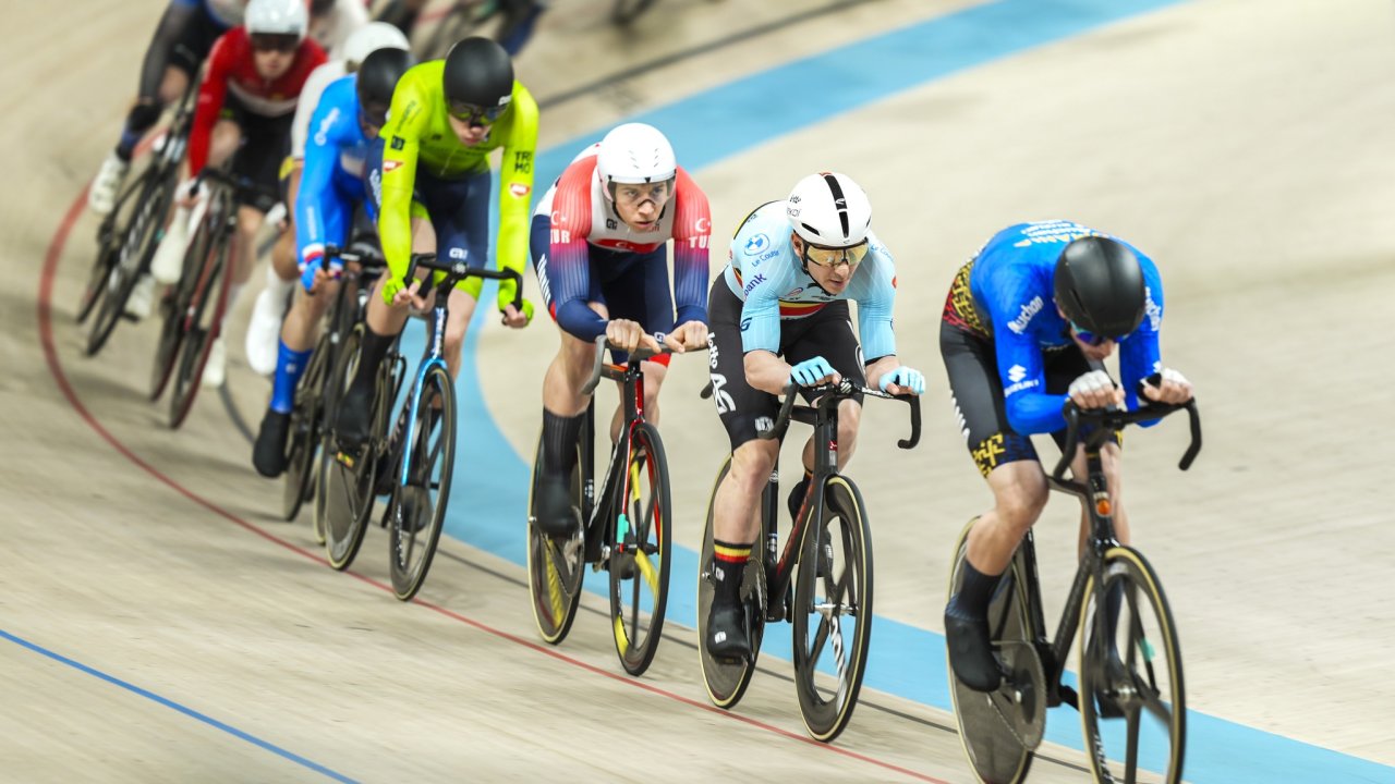 2026 UEC Pist Bisiklet yarışları Konya'da nefes kesiyor