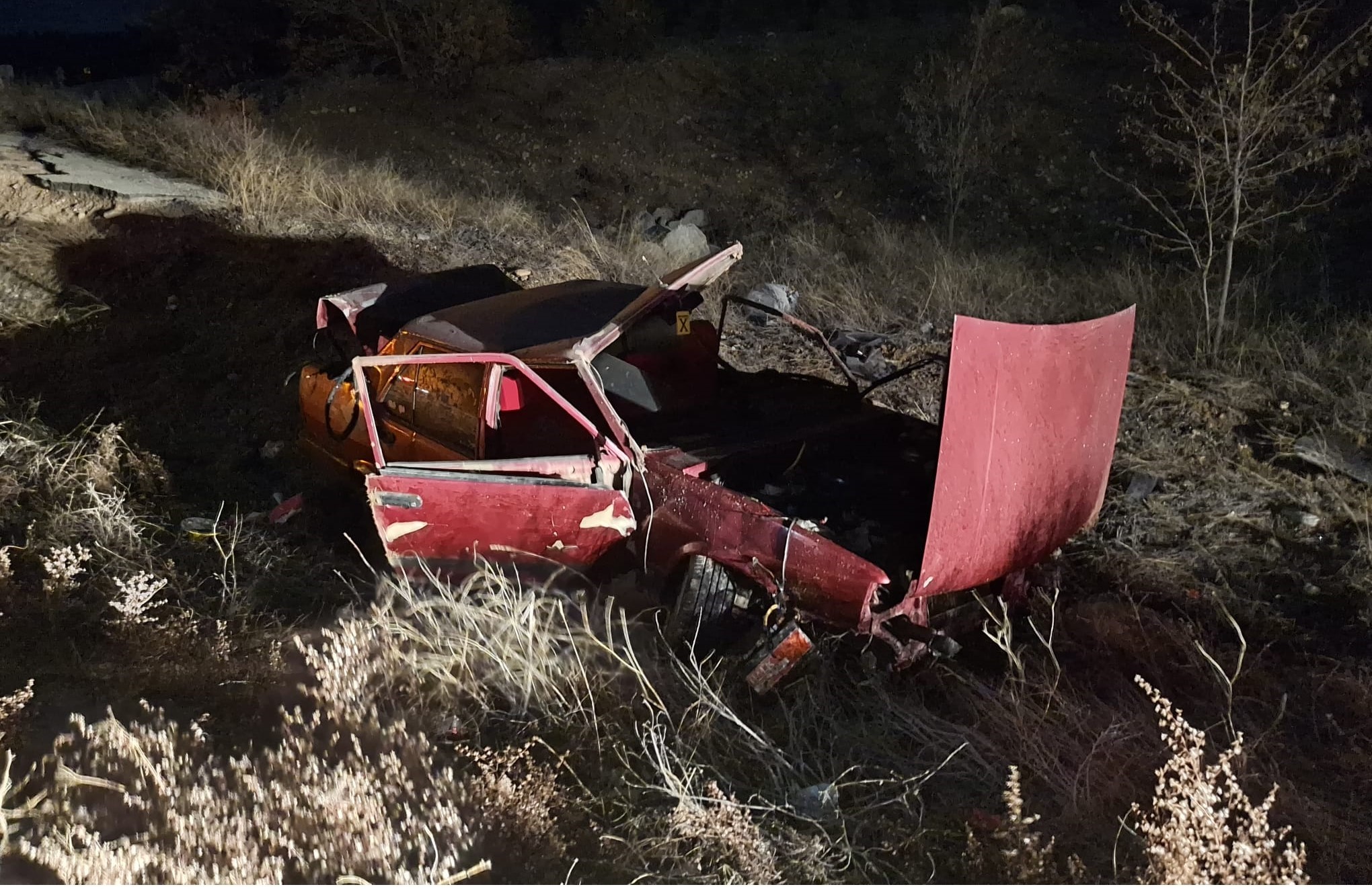 Konya’da otomobil araziye devrildi!