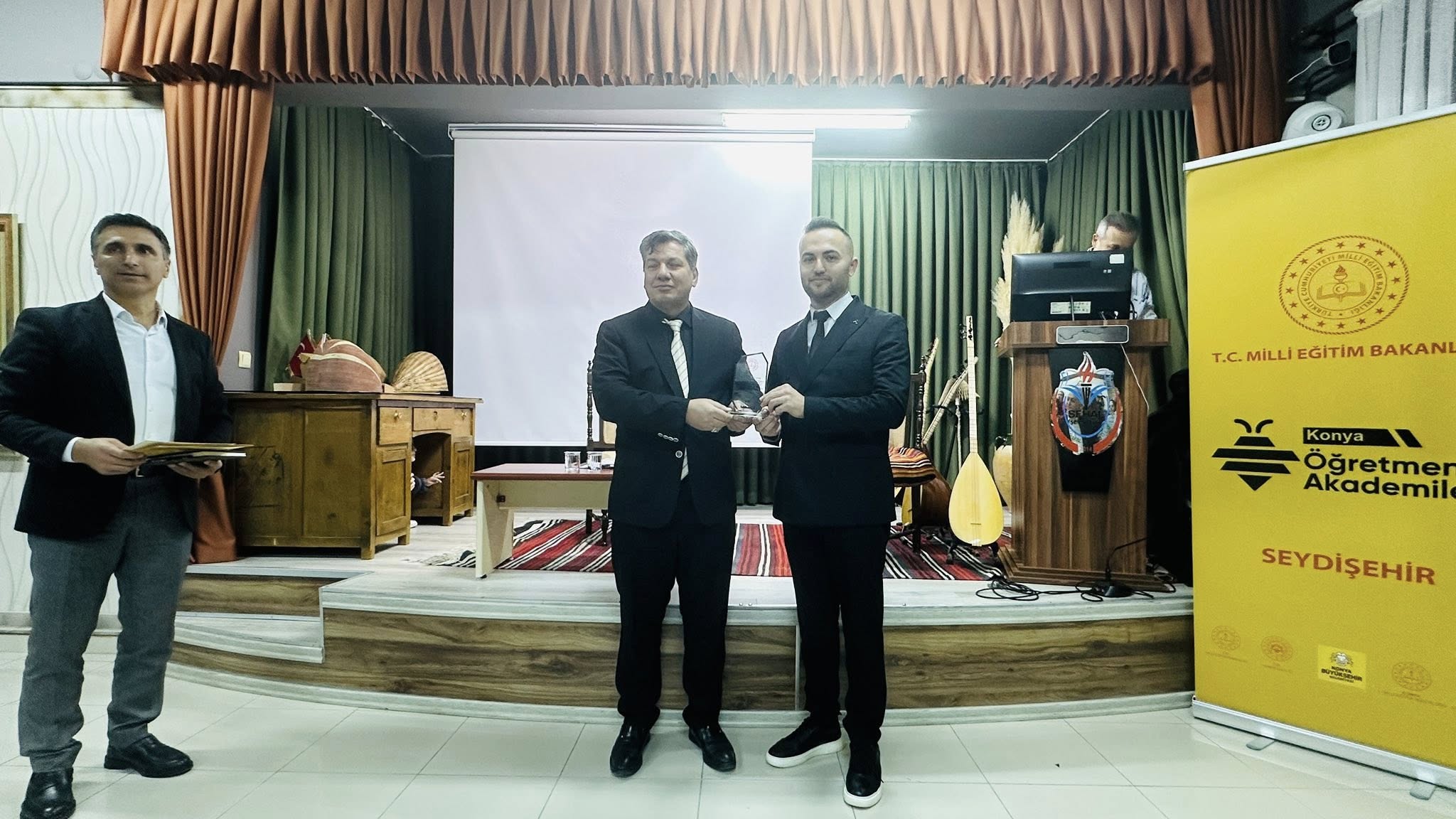 Konya'da bağlama çeşitleri tanıtıldı