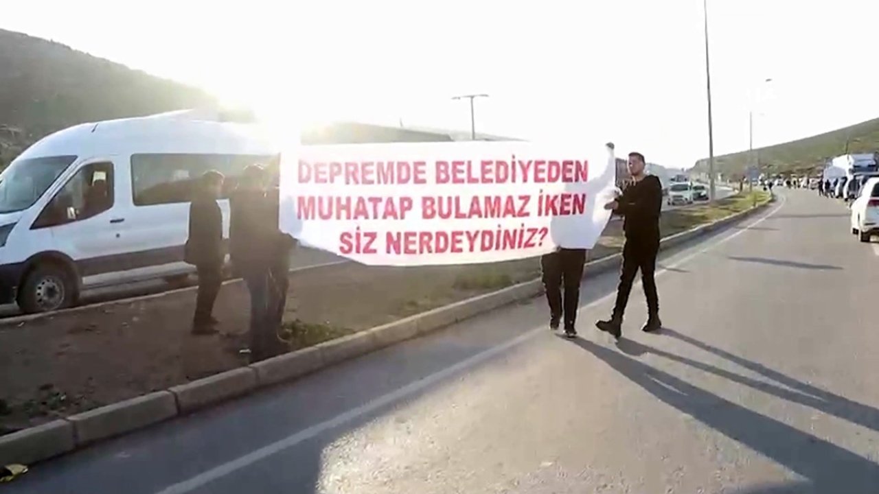 Hataylılardan CHP Genel Başkanı Özgür Özel'e tepki: Bugüne kadar neredeydin?’