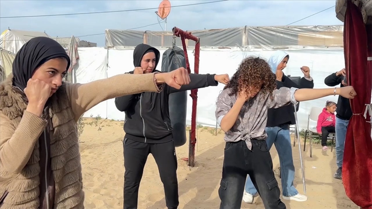 Gazze'de kızlar şampiyonluk hedefliyor
