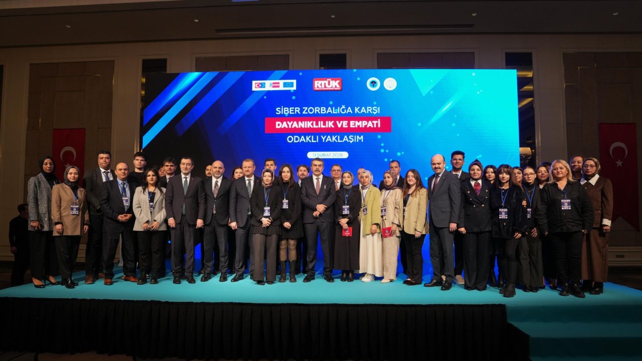 Siber zorbalıkla mücadelede Konya damgası! Selçuk Üniversitesi Ankara’da örnek oldu